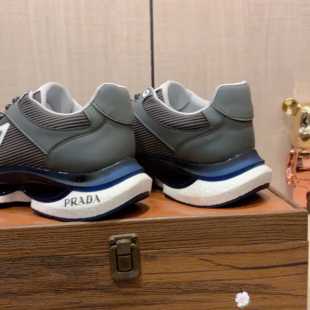 Men's men's shoes💰460💰💰🎩🎩[Lightning][Lightning] "PRADA*" The latest and most popular casual shoes, top brand [seduce] luxury ~ purchasing agency, top ~ quality. [Strong] The upper is made of imported breathable cowhide with material ➕ breathable sheepskin feet (•) and fine workmanship. The original stylish and stylish soft rubber wear-resistant and non-slip outsole is light and comfortable on the feet. The real thing looks better when taken in real life. 004: code: 38-44, 4️⃣ colors